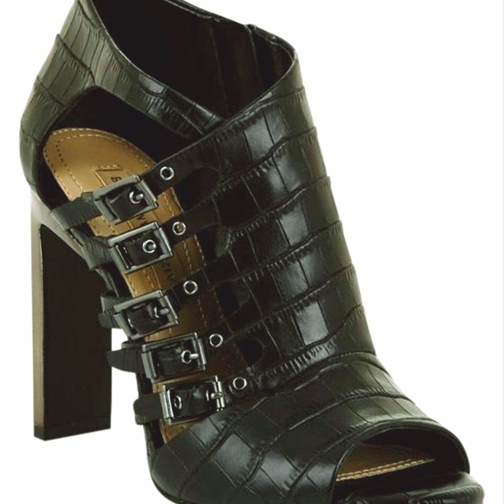 BCBG Max Azria Vero Cuio Cage Straps Heels Sexy10